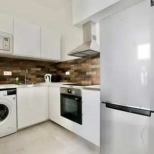 premium-apartment-by-hi5-central-3-bedroom.inbudapesthotels.com/